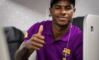 巴萨下达逐客令，11年功勋失宠！被弗里克撤销队长，88%球迷赞成