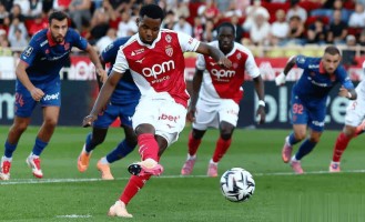 巴萨天降横财！昔日废柴法甲5场轰6球，英超3队求购