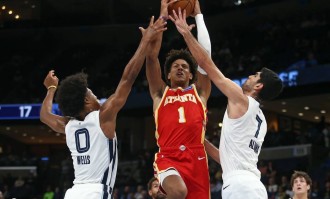 季前赛-约翰逊20+7+2波尔津吉斯13分 老鹰擒熊