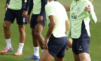 短暂的回家！那不勒斯26分钟染红少打一人，德布劳内被替换下场