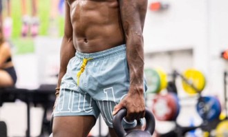 曝曼联320万抛售滕哈格首签！左闸竞争激烈，大英卡洛斯减肥迎战