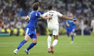 西甲衣袖广告收入排名：皇马2500万美元居首，巴萨1400万美元背后的商业博弈