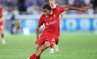 利物浦17岁新星闪耀，与梅西同框刷屏阿迪，绝杀纽卡瞬间燃爆